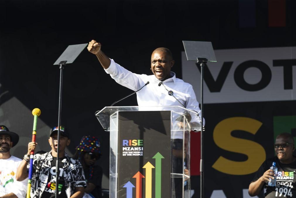 Acordo para Governo de Unidade Nacional na África do Sul junta nove partidos