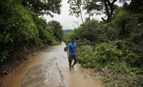 El Salvador reduz alerta e mantém 4.230 pessoas em abrigos devido a chuvas fortes