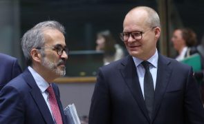 MNE da UE discutem no Luxemburgo prioridades no campo de batalha da Ucrânia