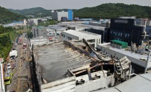 Bombeiros sul-coreanos confirmam oito mortos em incêndio de fábrica em Seul