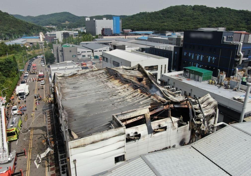 Bombeiros sul-coreanos confirmam oito mortos em incêndio de fábrica em Seul