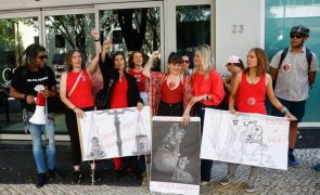 Protesto em Lisboa exige mais proteção para mulheres vítimas de violência doméstica