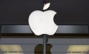 Apple assegura que cumpre lei após acusação de Bruxelas