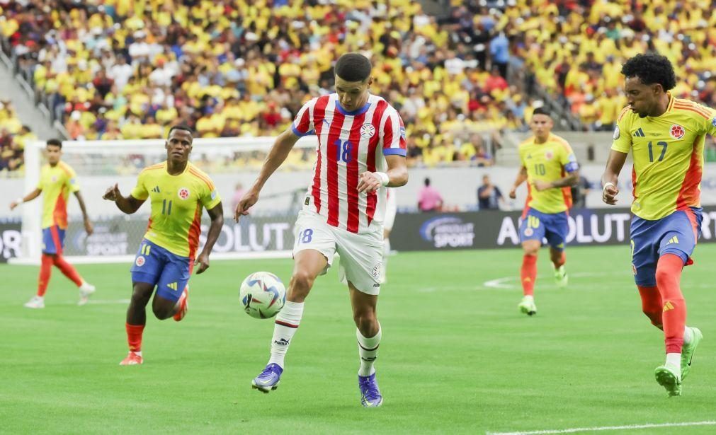 Classe de James conduz Colômbia à vitória sobre Paraguai na Copa América