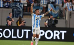 Lautaro saltou do banco para colocar Argentina nos quartos da Copa América