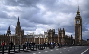 Reino Unido: Polícia britânica vai investigar apostas sobre data das eleições legislativas