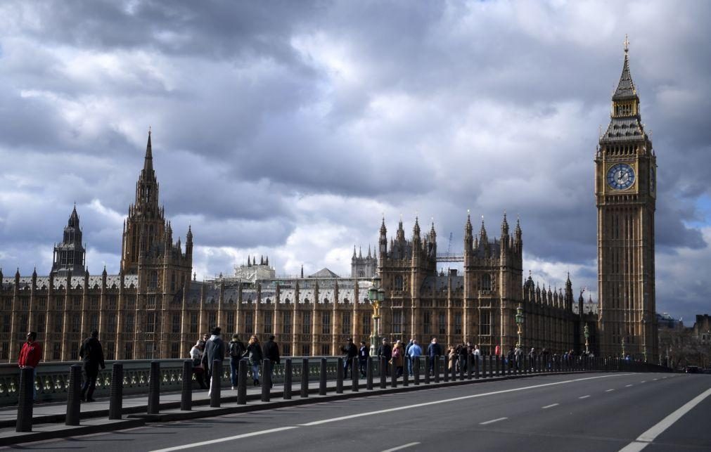 Reino Unido: Polícia britânica vai investigar apostas sobre data das eleições legislativas