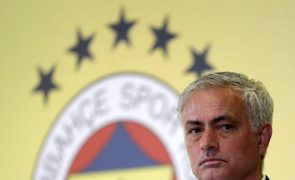 José Mourinho estreia-se pelo Fenerbahçe com vitória em jogo particular