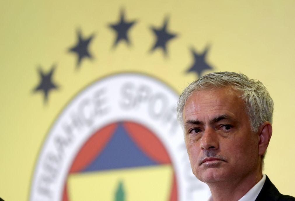 José Mourinho estreia-se pelo Fenerbahçe com vitória em jogo particular