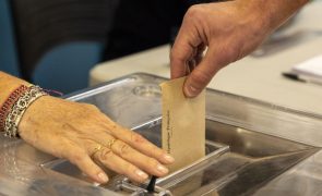 Assembleias de voto em França abrem para a 1.ª  volta das legislativas