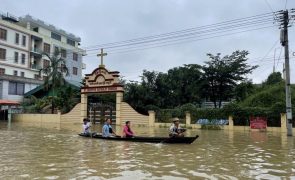 Inundações deixam milhares de pessoas isoladas no norte de Myanmar