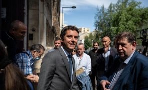PM francês pede a portugueses que votem e avisa que extrema-direita quer dividir por nacionalidade