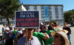 Dezenas de habitantes de Avis protestam em Portalegre contra falta de médicos
