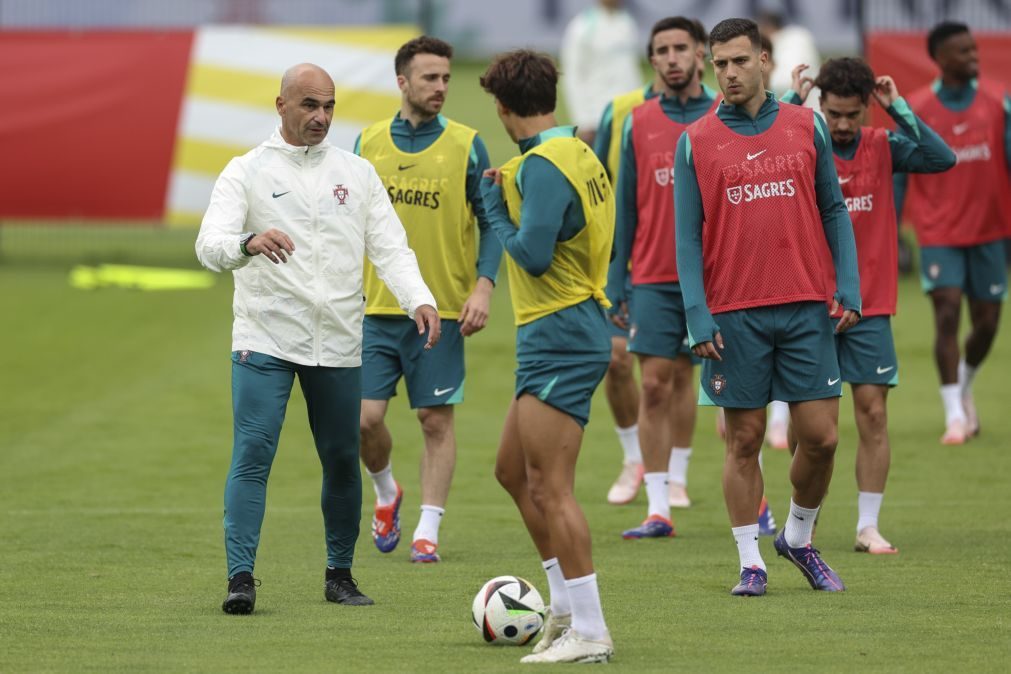 Seleção portuguesa continua a preparar jogo contra a França e viaja para Hamburgo