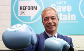 Eurocético Nigel Farage eleito deputado no Reino Unido à oitava vez