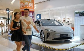 Fabricantes chineses de carros elétricos Nio e Xpeng vão manter preços na UE