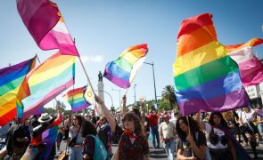 Marcha do orgulho LGBTI+ 'pinta' Avenida da Liberdade com as cores do arco-íris