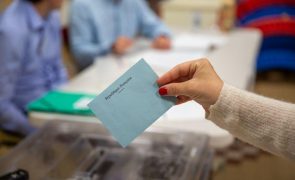 França: Afluência às urnas de 26,63% às 12:00 locais é a mais elevada desde 1981