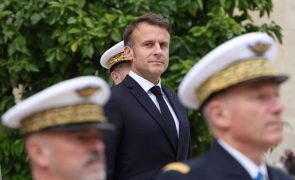 Presidente francês recusa demissão de primeiro-ministro