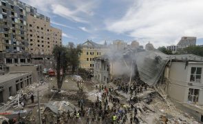 Várias pessoas presas nos escombros de hospital em Kiev após ataques russos