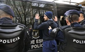 Amnistia insta Portugal a rever lei sobre manifestação e a responsabilizar polícia