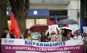 Enfermeiros dos hospitais privados exigem em protesto melhores condições de trabalho