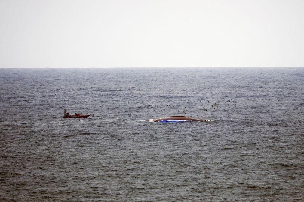 Dois corpos encontrados no barco que naufragou ao largo da Marinha Grande