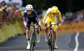 Vingegaard bate Pogacar ao sprint para vencer 11.ª etapa do Tour