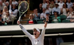 Barbora Krejcikova e Elena Rybakina defrontam-se nas meias-finais de Wimbledon
