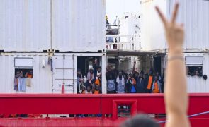 Navio Ocean Viking resgata cerca de 250 pessoas no Mar Mediterrâneo