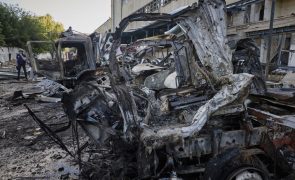 Três mortos e vários feridos em dois ataques russos à Ucrânia