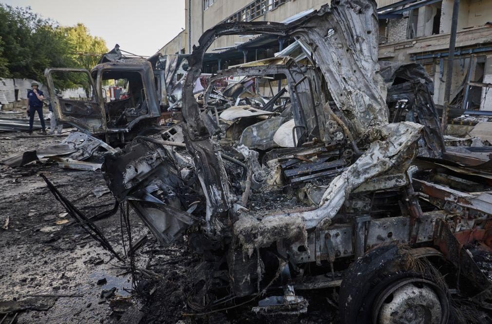 Três mortos e vários feridos em dois ataques russos à Ucrânia
