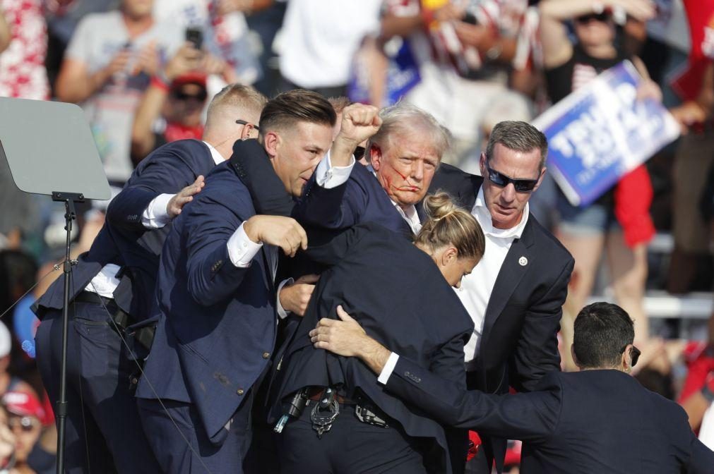 Donald Trump retirado de comício depois de tiroteio no local