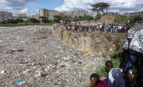 Polícia investiga descoberta de oito corpos de mulheres em lixeira no Quénia