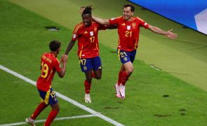 Espanha bate Inglaterra e é primeira seleção a chegar ao 'tetra'