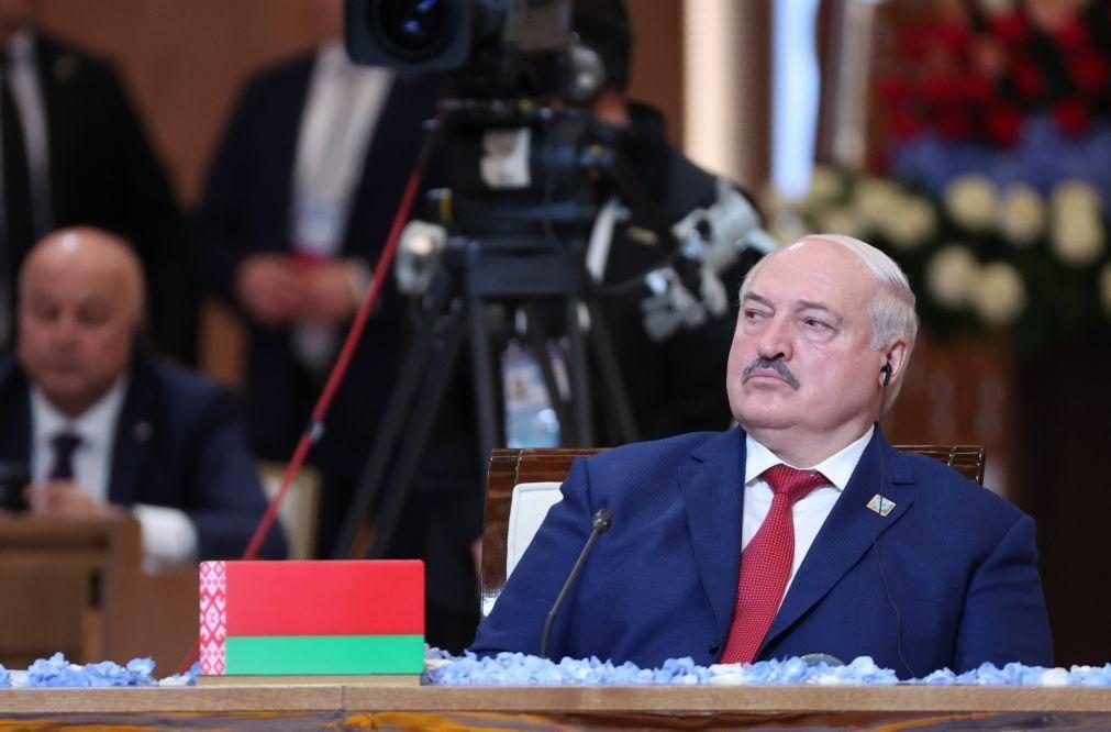 Prémios Nobel apelam ao líder da Bielorrússia para libertar todos os presos políticos