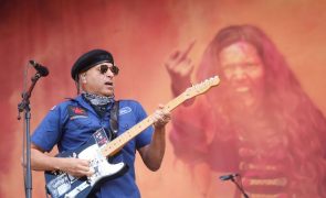 Festival Super Rock abriu à hora marcada e festivaleiros correram para conseguir o melhor lugar