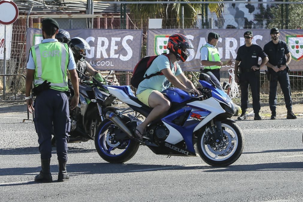 Estrada de acesso à praia de Faro reabre após acidente com dois mortos