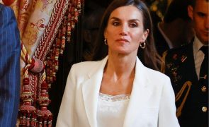 Letízia - O look ‘fora do habitual’ da rainha para uma reunião