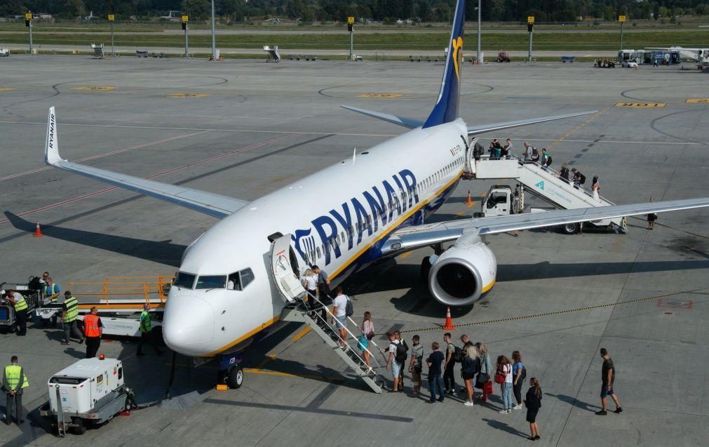 Ryanair regista redução de 45% nos lucros trimestrais