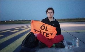 Retomados voos no aeroporto de Frankfurt após invasão de ativistas ambientais