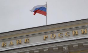Banco Central da Rússia sobe taxa de juro em dois pontos percentuais para 18%