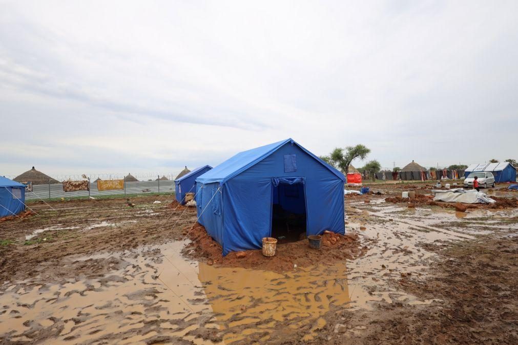Chuvas torrenciais destruíram cerca de mil tendas em dois campos de deslocados no Sudão
