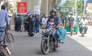 Bangladesh restaura hoje ligação à Internet móvel após bloqueio nacional