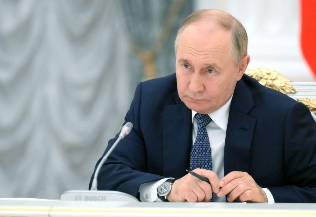 Putin ameaça reiniciar produção de mísseis nucleares de alcance intermédio