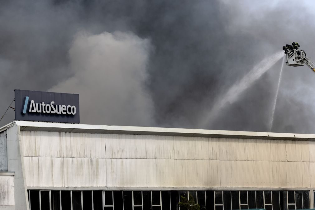 Trabalhadores dos armazéns do grupo Nors com salário garantido após incêndio no Porto