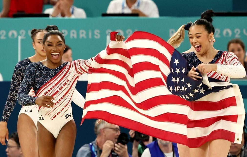 Estados Unidos vencem concurso de artísitca por equipas, Biles soma oitava medalha