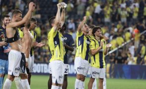 Fenerbahçe, de Mourinho, volta a vencer Lugano e segue em frente na 'Champions'