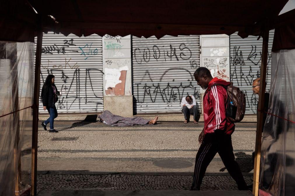 Desemprego no Brasil cai para 6,9% em junho, menor taxa da década