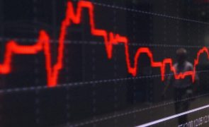 Bolsa de Tóquio abre a cair 1,78%